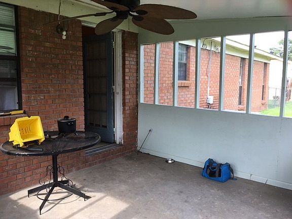 4th image of 417 Dennis St