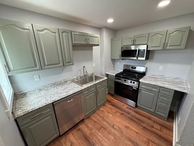 2312 Woodstock Ave #1 — Photo 5