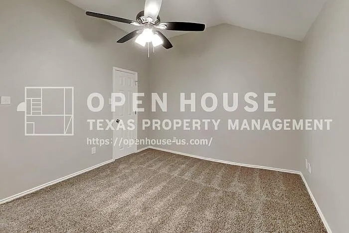 534 Hickory Ln — Photo 12