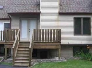 3380 N Willow Ct, Bettendorf, IA 52722