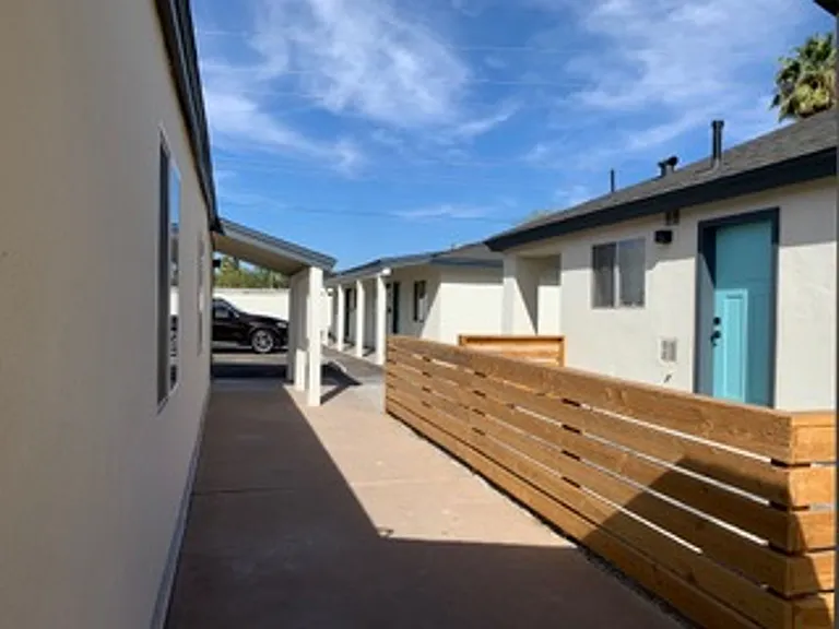 906 E Roma Ave — Photo 6