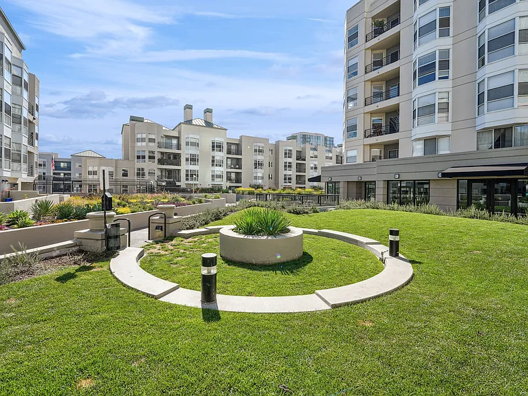 Bayside Village — Photo 39
