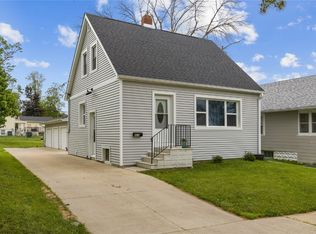 803 17th St SW, Cedar Rapids, IA 52404