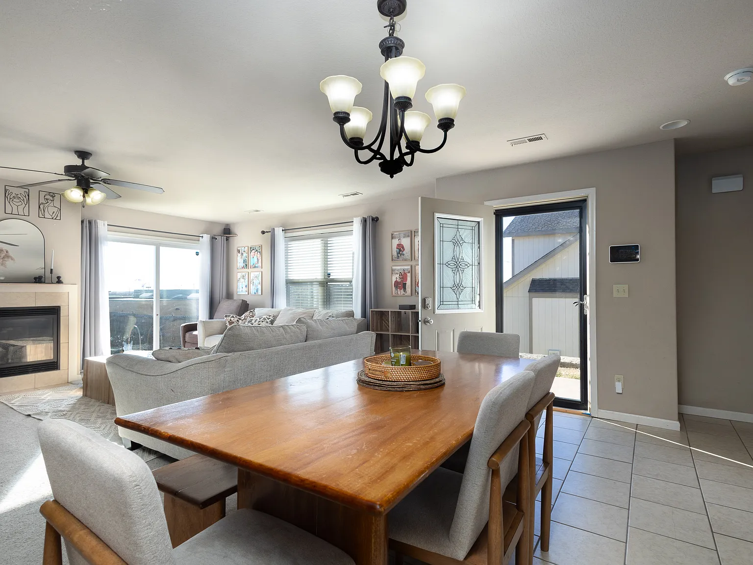 3 bed, 2.5 bath, 2000 sqft, $1,800 — Photo 3