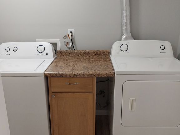 4th image of 223 W Marion St