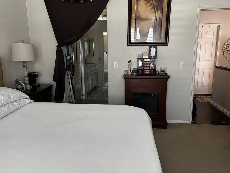 25 Santa Monica St — Photo 22