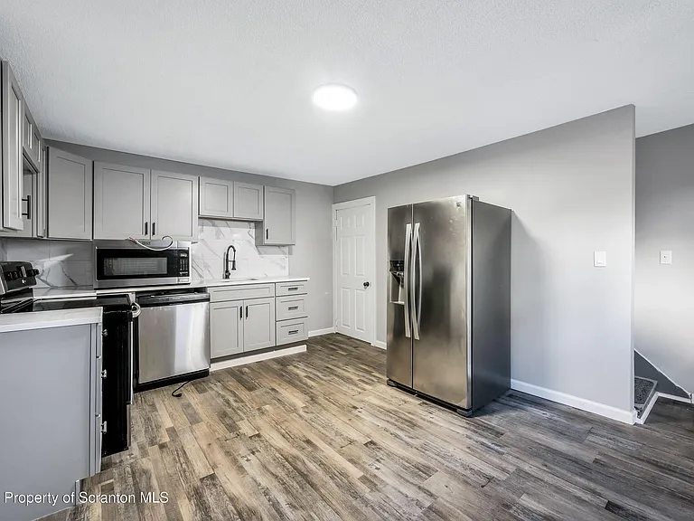 333 Oak St #1/2 — Photo 5
