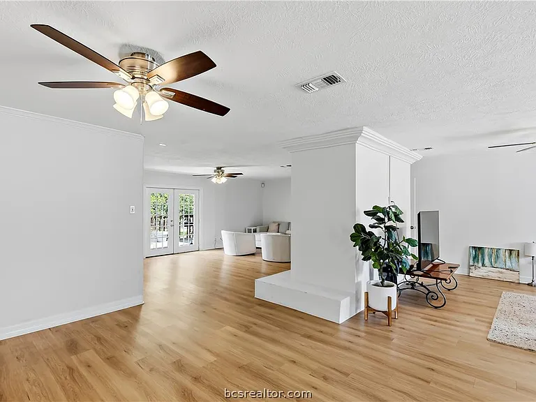 1405 Lawyer St — Photo 9