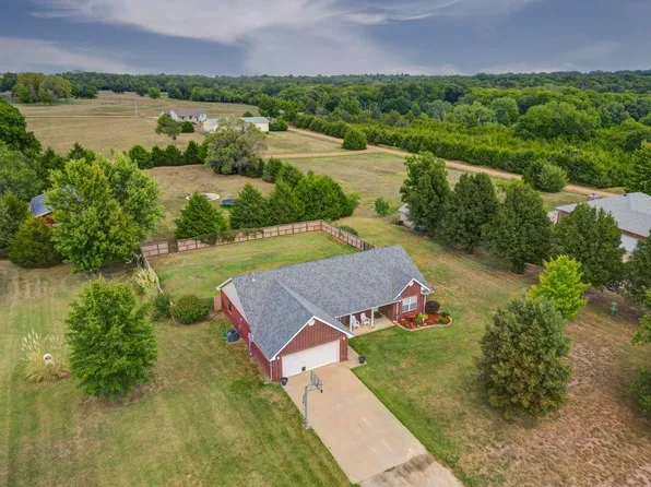 10259 Robin Dr, Arkansas City, KS 67005