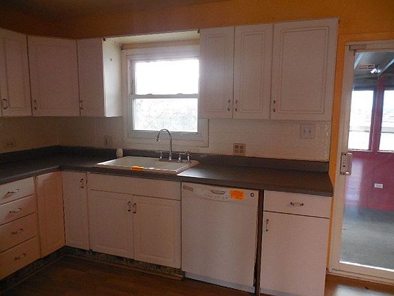 4th image of 513 Robinhood Dr