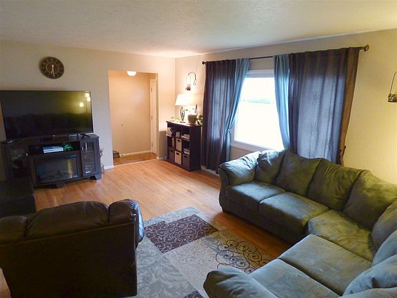 2nd image of 1417 Cantondale Ln