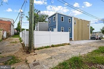 3rd image of 2702 Boone St