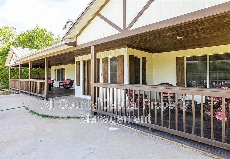 112 Old West Trl — Photo 2