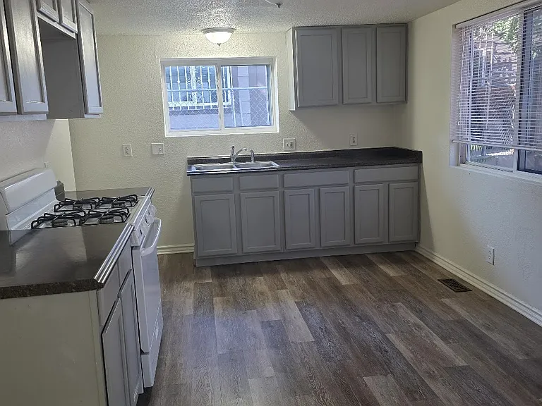 564 S Stuart St — Photo 3