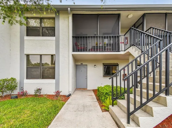 2073 Skimmer Ct W APT 215, Clearwater, FL 33762