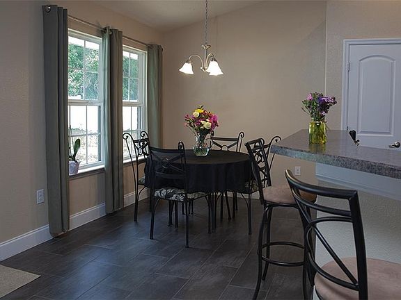 5th image of 806 Deer Fern Ave