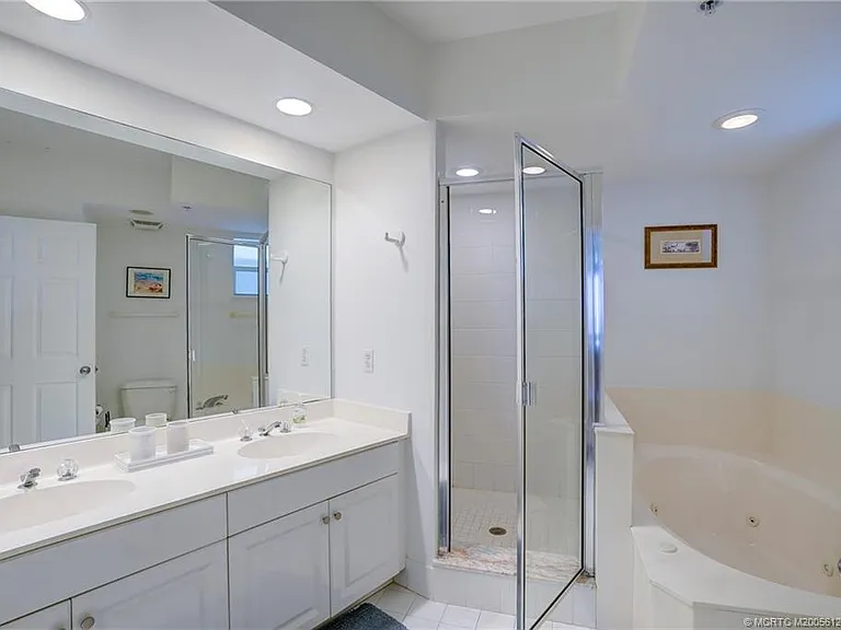 5750 NE Island Cove Way #3203 — Photo 43