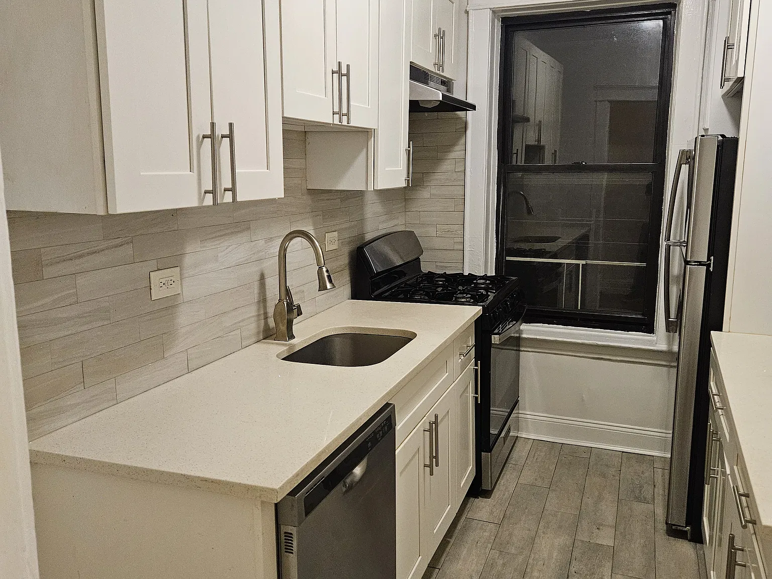 1371 Virginia Ave — Photo 2