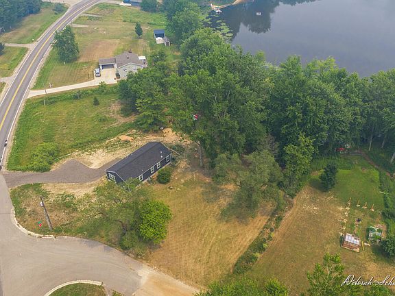 2nd image of 9696 Ten Mile Rd NE