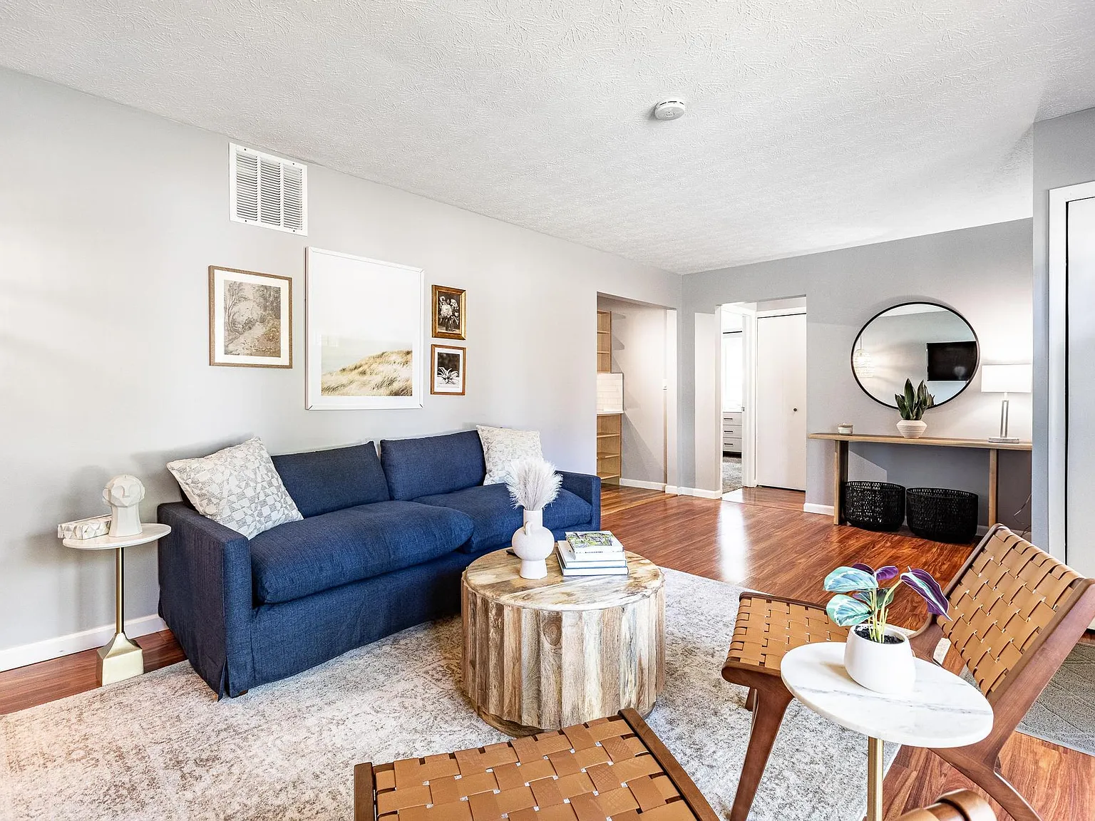 3 bed, 2048 sqft, $4,000 — Photo 1