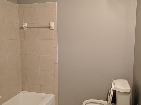 3rd image of 4960 Central Dr APT A
