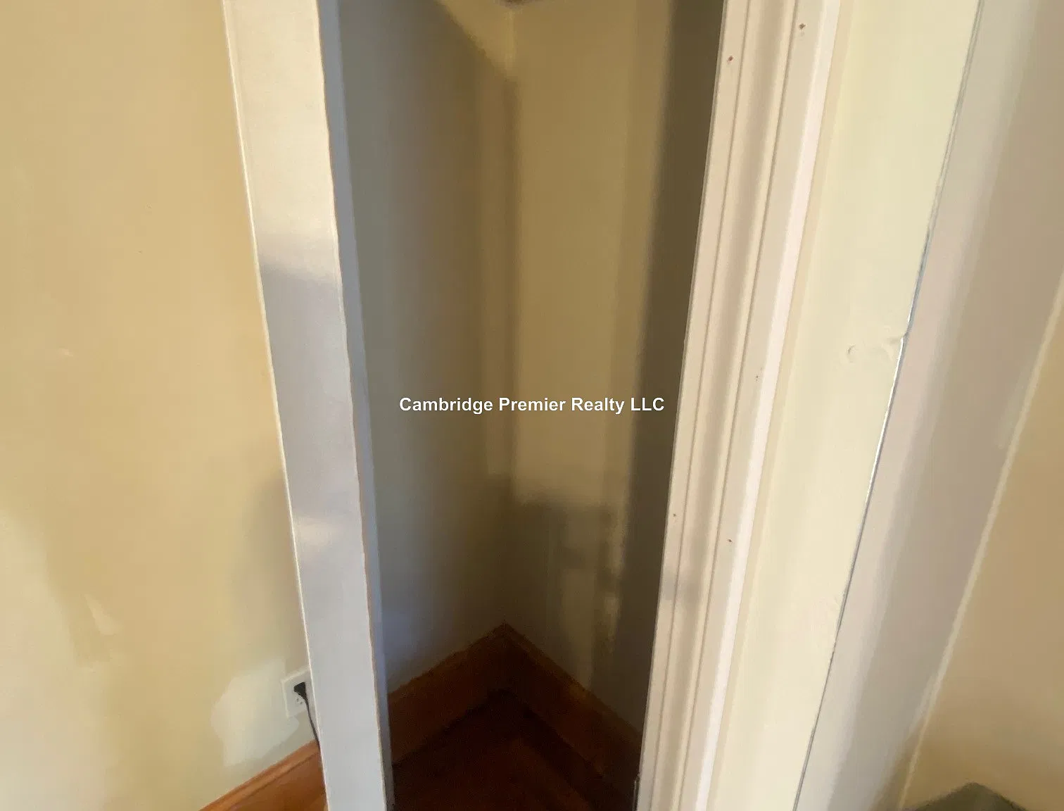3 bed, 935 sqft, $3,400 — Photo 3