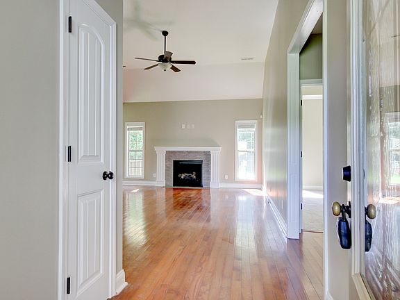 5th image of 116 Sumter Ln