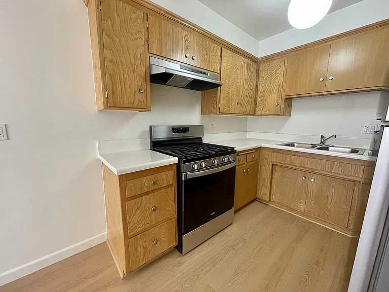 4254 W 5th St #9 — Photo 7