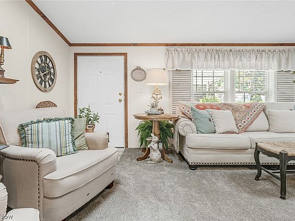 3rd image of 61 Periwinkle Dr