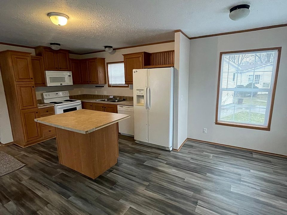 2nd image of 1986 Lovell Ct