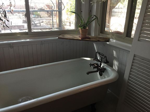 Master bathroom tub area