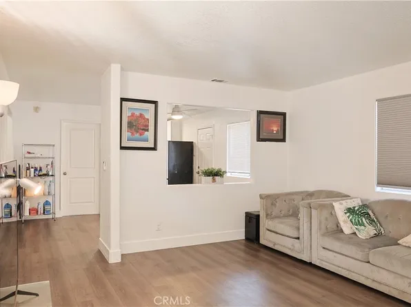 2214 W Wardlow Rd, Long Beach, CA 90810