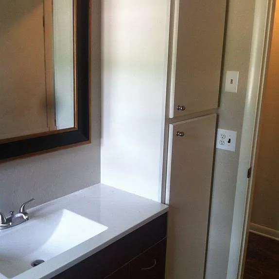 320 Elmwood Dr — Photo 4