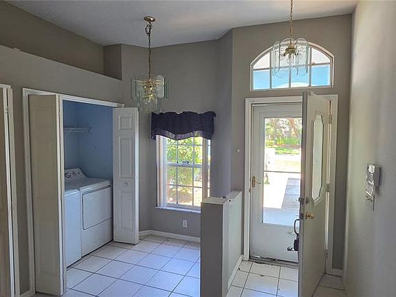 3rd image of 12519 Hollybrook Ln