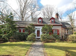 5 Mirrielees Cir, Great Neck, NY 11021