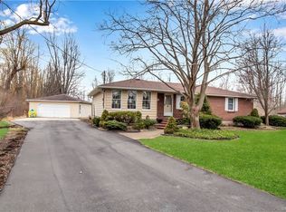 9395 Wolcott Rd, Clarence Center, NY 14032