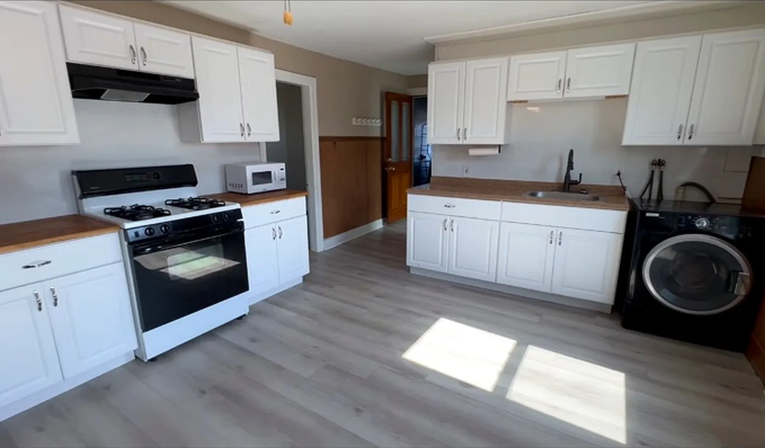 2 bed, 1000 sqft, $1,950 — Photo 2