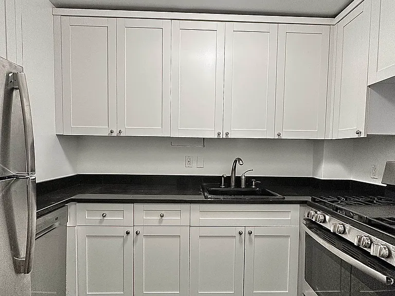 330 W 45th St #2L — Photo 1