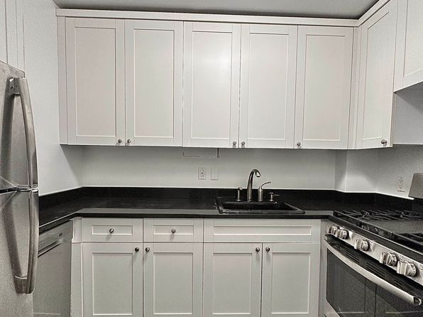 330 W 45th St APT 2L