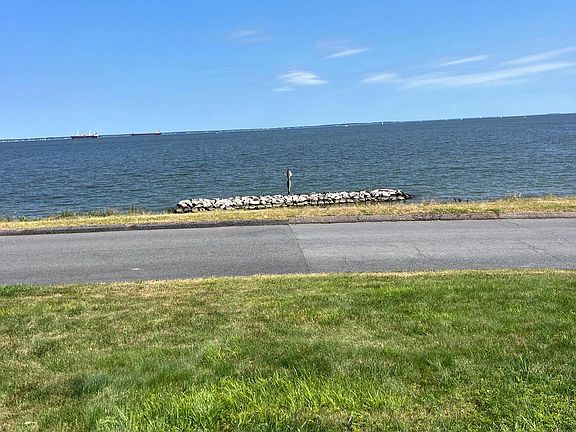 4th image of 25 Bay Dr