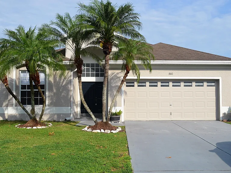 880 NW Waterlily Pl — Photo 1