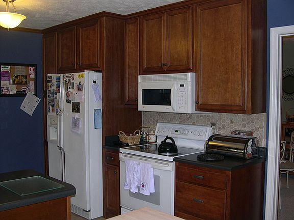 Beautiful Cabinets, All Appliances Incl.
