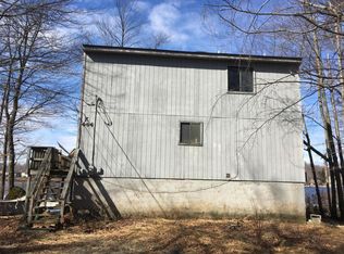 1463 Waterfront Dr, Tobyhanna, PA 18466