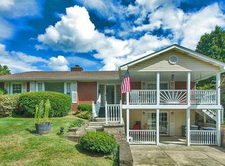 101 Wayne Dr, Trafford, PA 15085