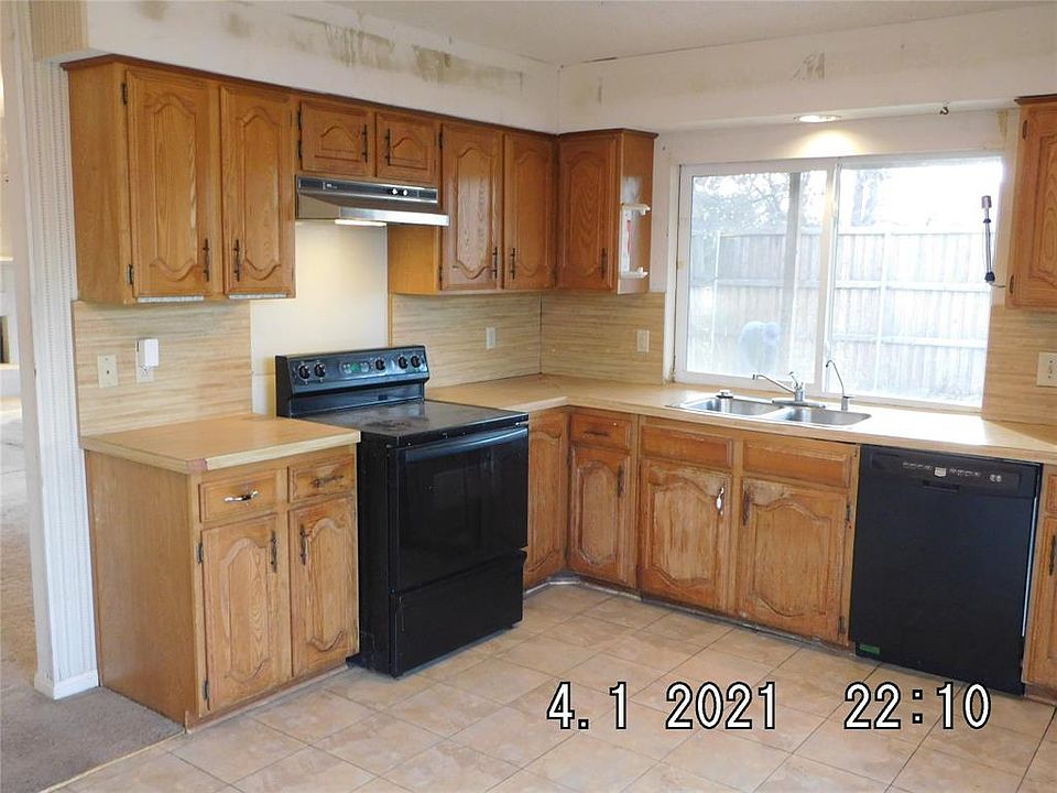 2nd image of 1669 Canterbury Ln