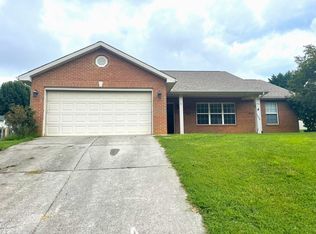 1039 Willow Creek Cir, Maryville, TN 37804