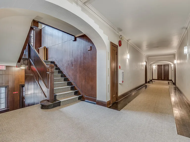 935 Jervis St — Photo 14