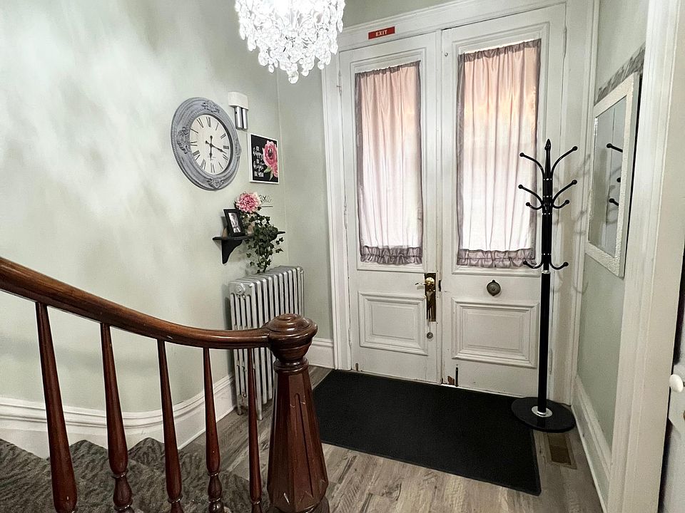 1st image of 17 N Main St #2