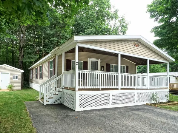 21 Patio Park Lane, Gorham, ME 04038