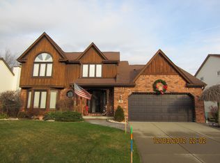 218 Londonderry Ln, Getzville, NY 14068